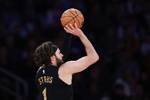 射手也发力!斯特鲁斯半场三分6中3贡献13分6板3助 正负值+29最高