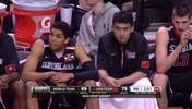高尚曾经也是牌面十足 左右各坐着唐斯跟约基奇啊