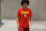 🏓朱正在U19男篮世界杯休息期间打乒乓球 并秀中文“我来”