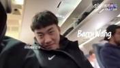 有意思~赵维伦vlog:集体逛labubu,跟王俊杰睡一个房