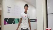 C罗铁粉😁!纪录片中向余望在更衣室也用Siuuu~来庆祝