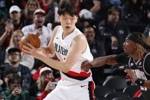 拓媒:杨瀚森在场上很笨拙 运动能力较差 这样很难在NBA成功