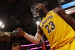 名嘴：相信詹姆斯会再打2年 在NBA度过1/4个世纪 这算是完美收尾