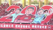 好帅的TIFO🤩!王上源200场里程碑,河南主场球迷送祝福